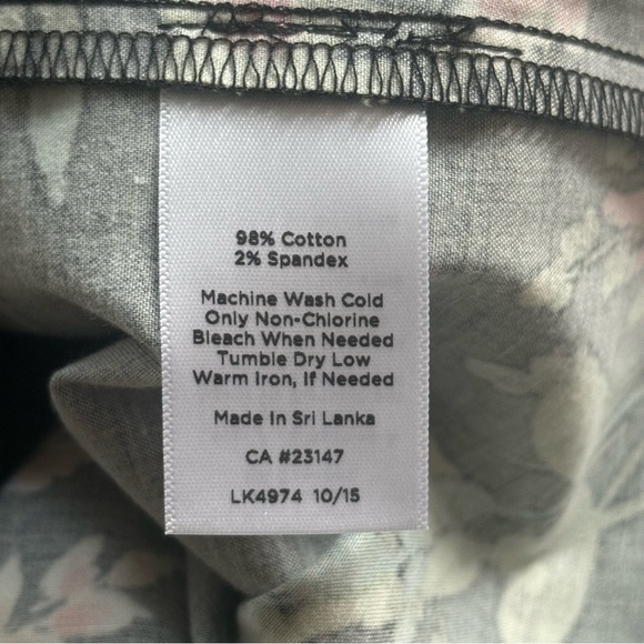 Talbots Colorful Floral Lightweight Pencil Skirt, Size 10 Petite - Picture 8 of 9